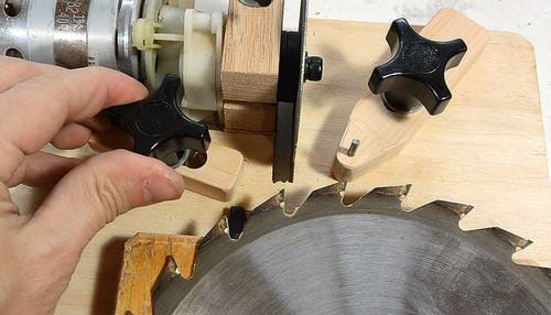 How to Sharpen a Miter Saw Blade
